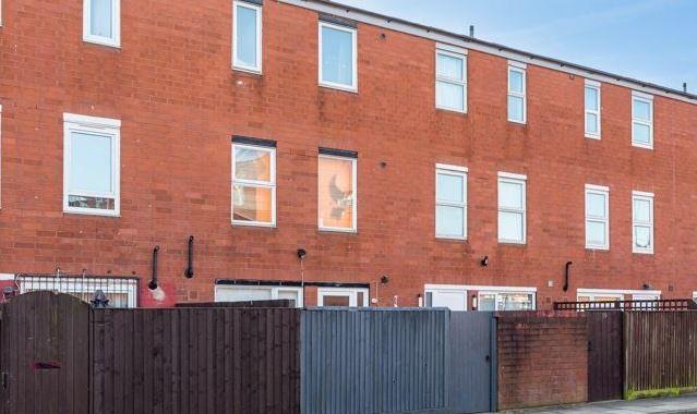 3 Bedroom Town House in Ambleside Close, London, E9 Area